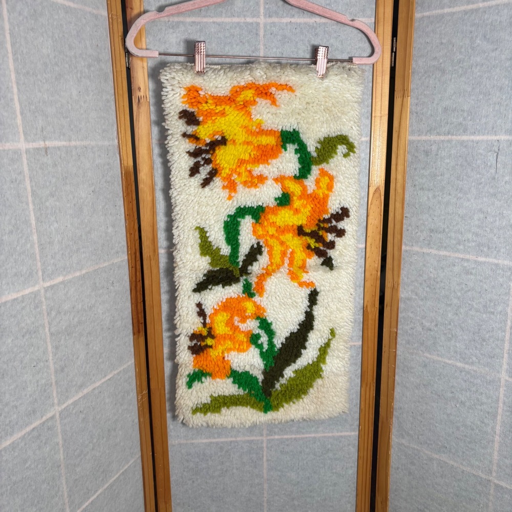 Vintage Latch Hook Floral Punch Needle Wall Hanging Orange Yellow Flowers Cream‎